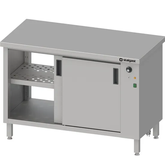 Une table avec une armoire chaleureuse avec une porte coulissante Pass-Through