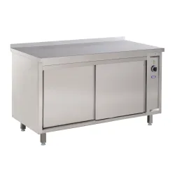 Une table avec une armoire chaleureuse avec une porte coulissante 1000 x 600 mm