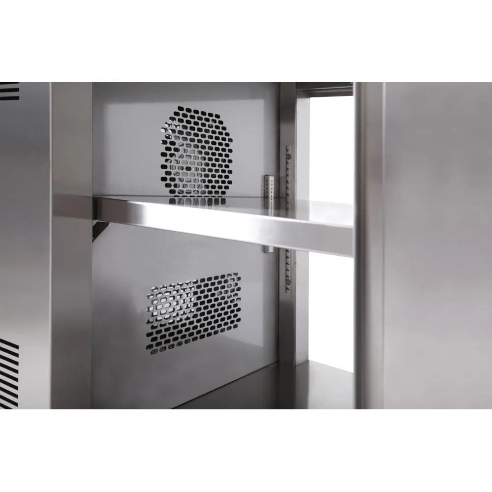 Une table avec une armoire chaleureuse avec une porte coulissante 1000 x 700 mm