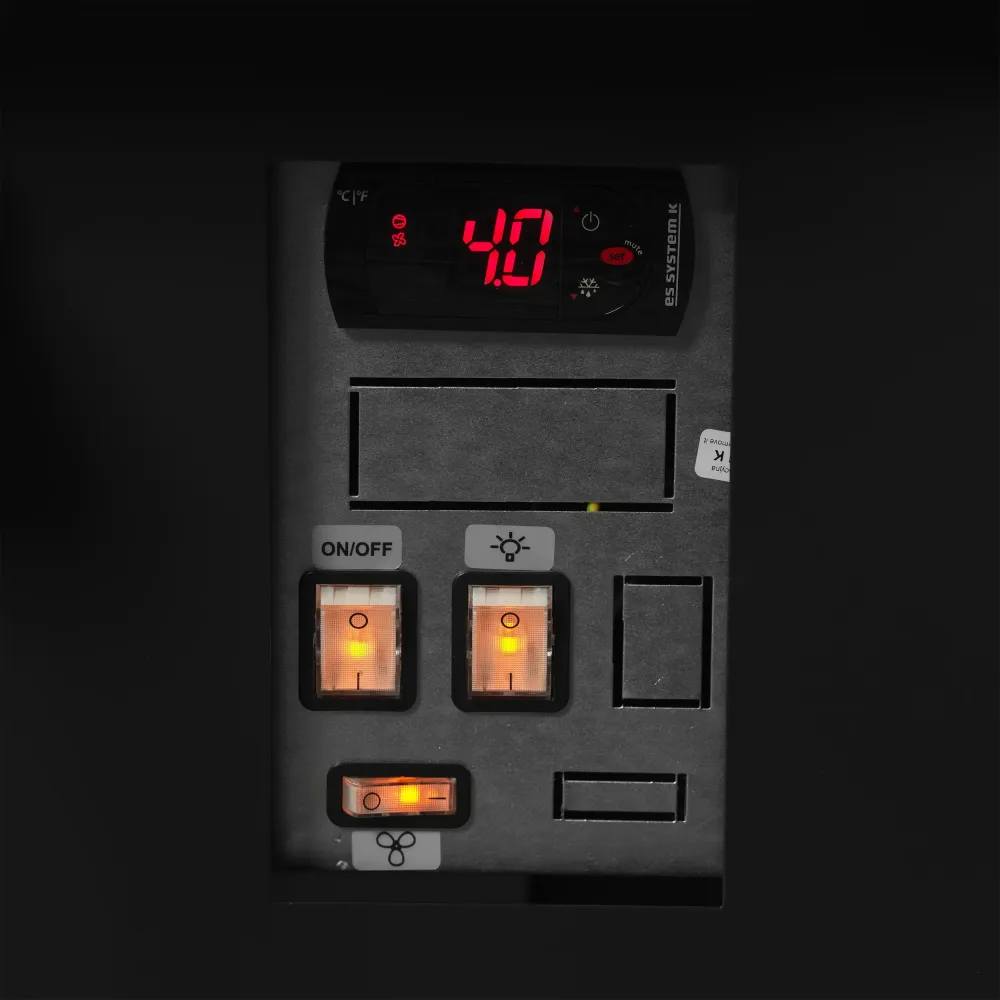 Vitrine réfrigérée noire TEFCOLD SOCB18782B 469 L